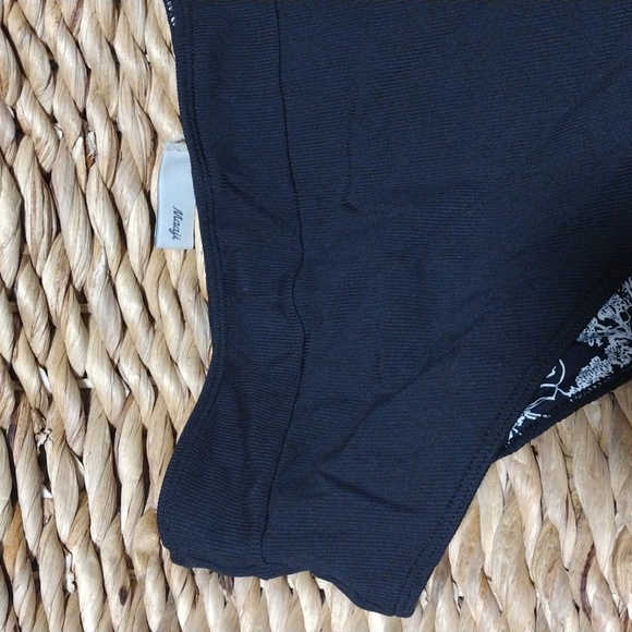 🆕 Maaji reversible Black and white swim bottom - Picture 3 of 8